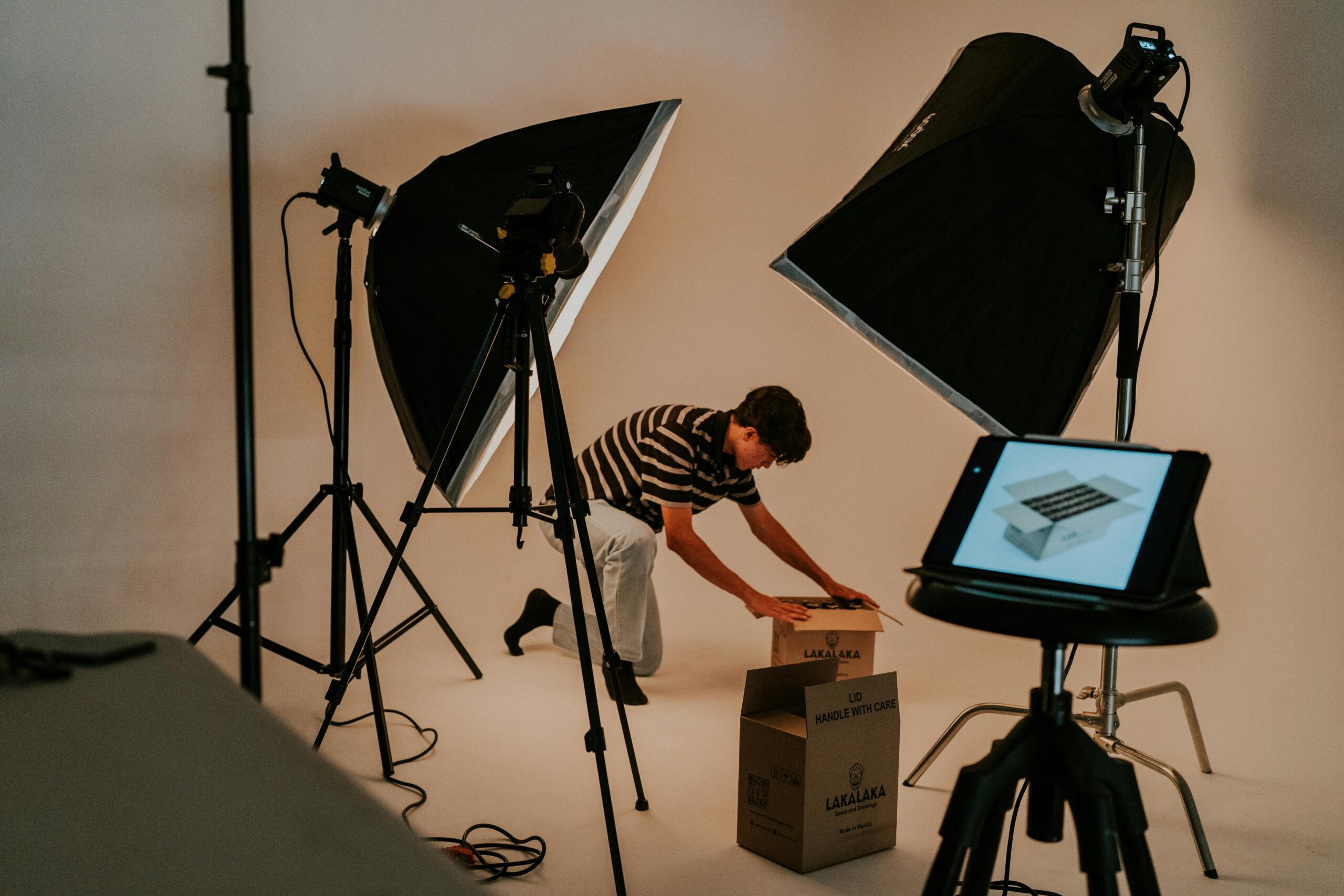 Ilustrasi film adegan unboxing